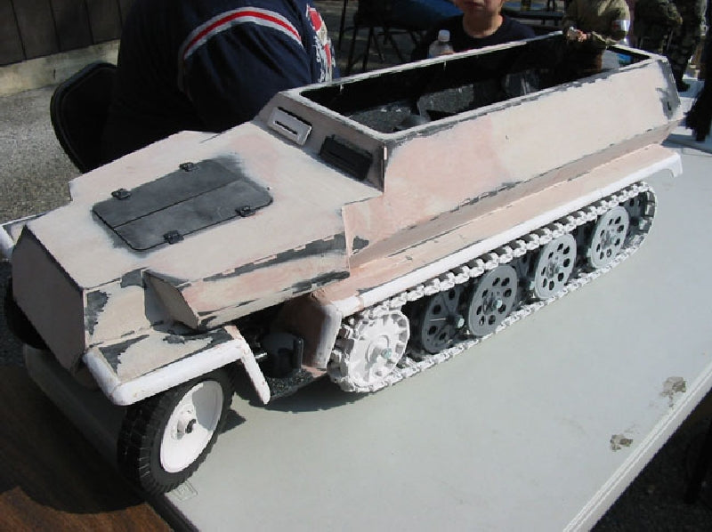 FOA20001 1/6 Sd.Kfz.251 Ausf.C German Halftrack — Field of Armor Tanks