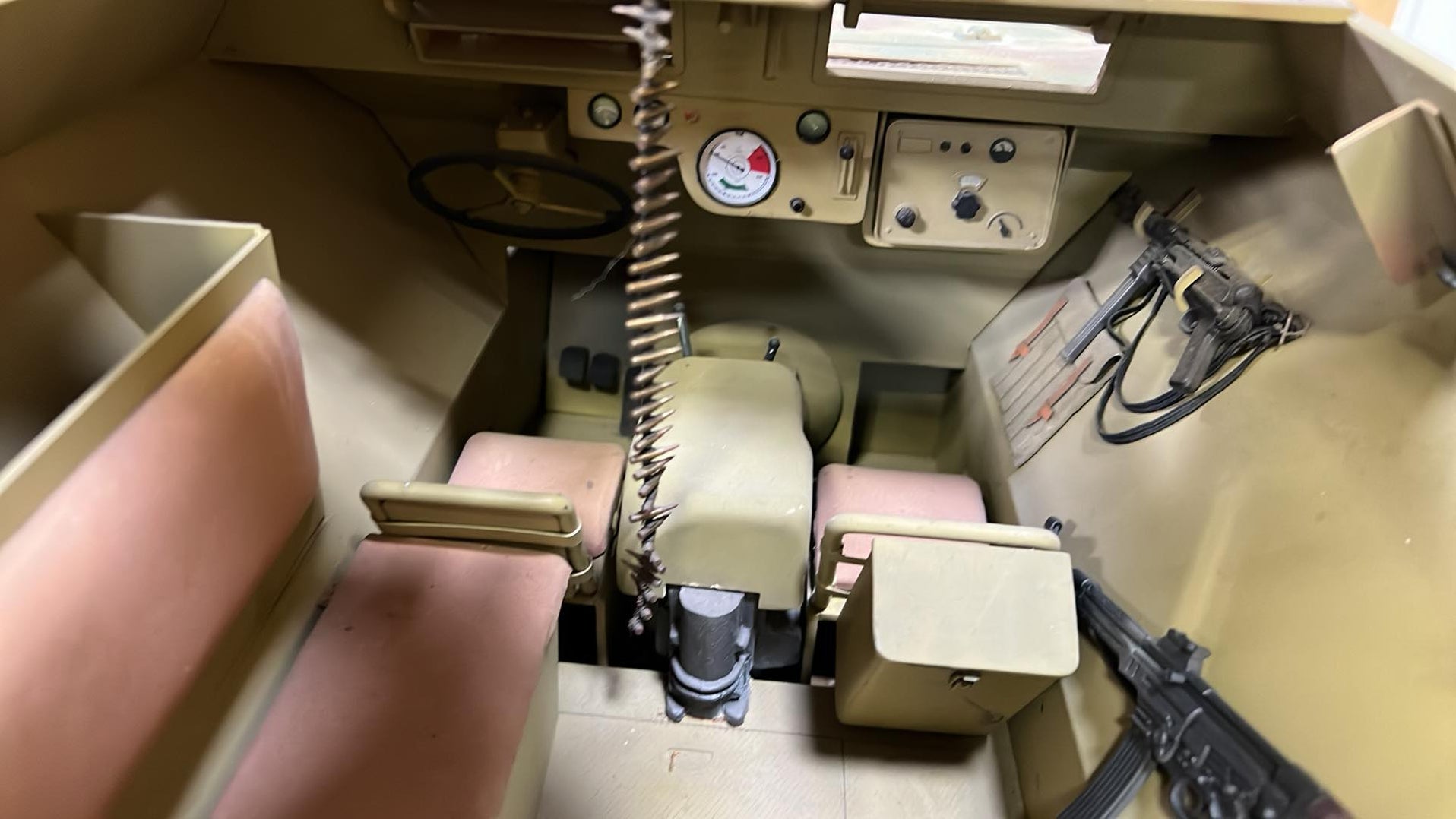 AH01NEUBUILT 1/6 Sd.Kfz.250 Neu Built Model with 3 Figures — Field of Armor Tanks