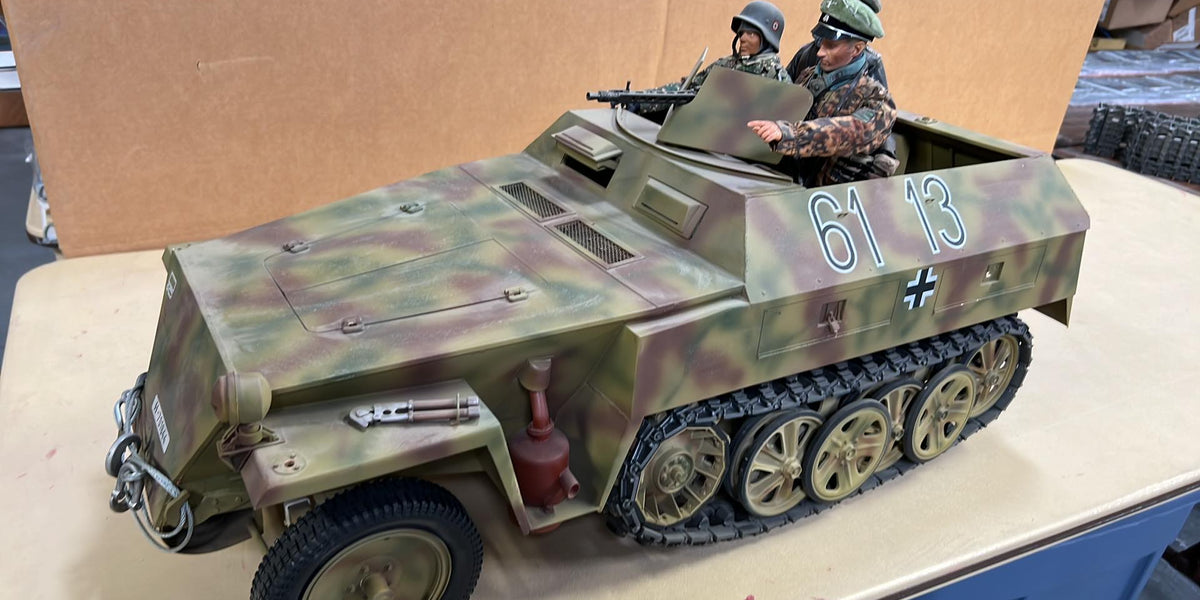 AH01NEUBUILT 1/6 Sd.Kfz.250 Neu Built Model with 3 Figures — Field of Armor Tanks