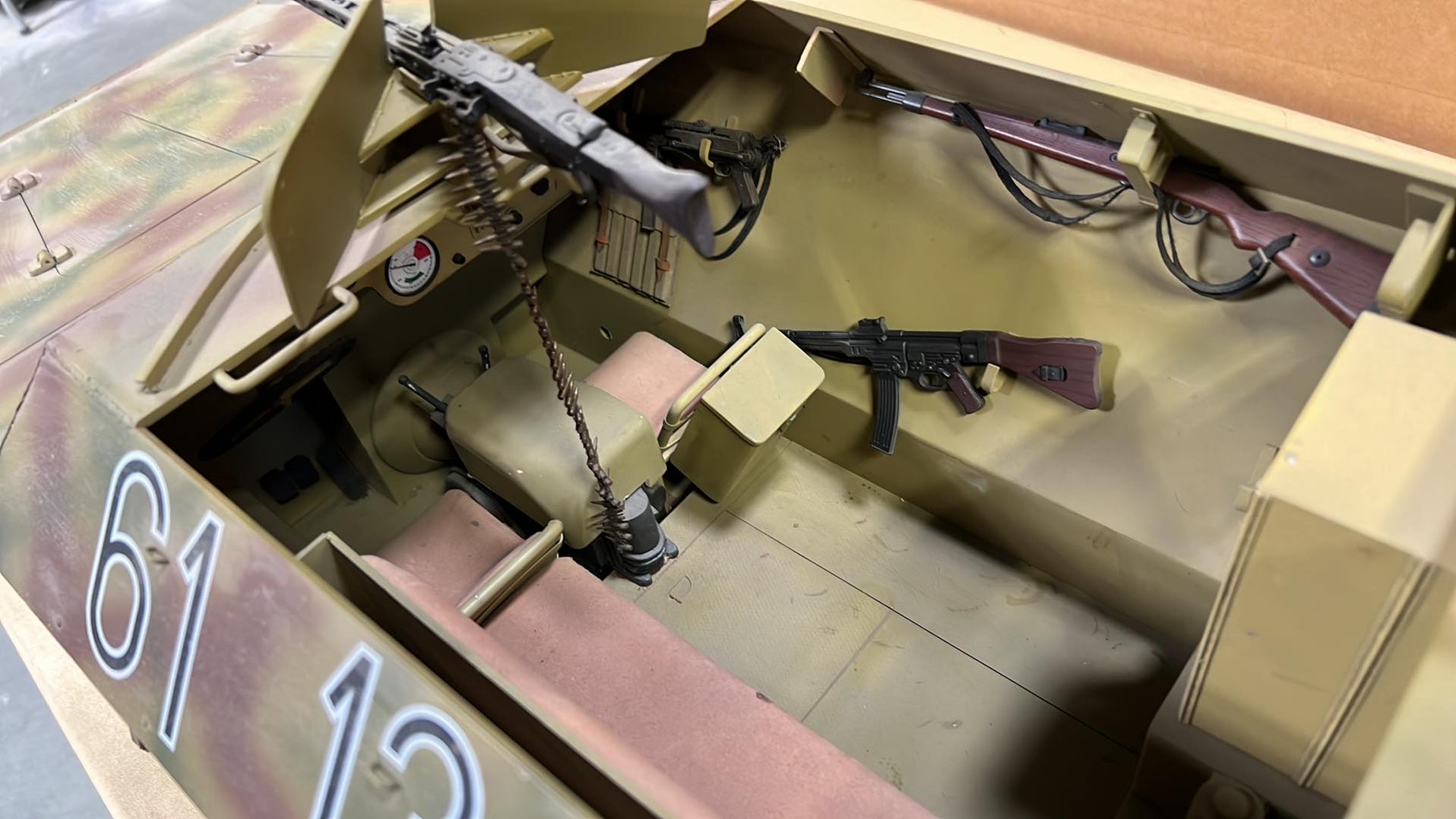 AH01NEUBUILT 1/6 Sd.Kfz.250 Neu Built Model with 3 Figures — Field of Armor Tanks