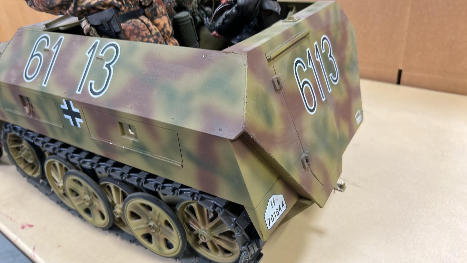 AH01NEUBUILT 1/6 Sd.Kfz.250 Neu Built Model with 3 Figures — Field of Armor Tanks