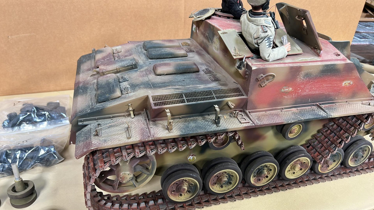 STUH42BUILT 1/6 StuH.42 Ausf.G Fully Built/Painted with 2 Figures
